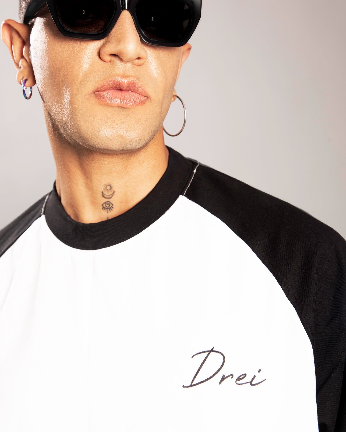 Drei Raglan Long-Sleeve T-Shirt